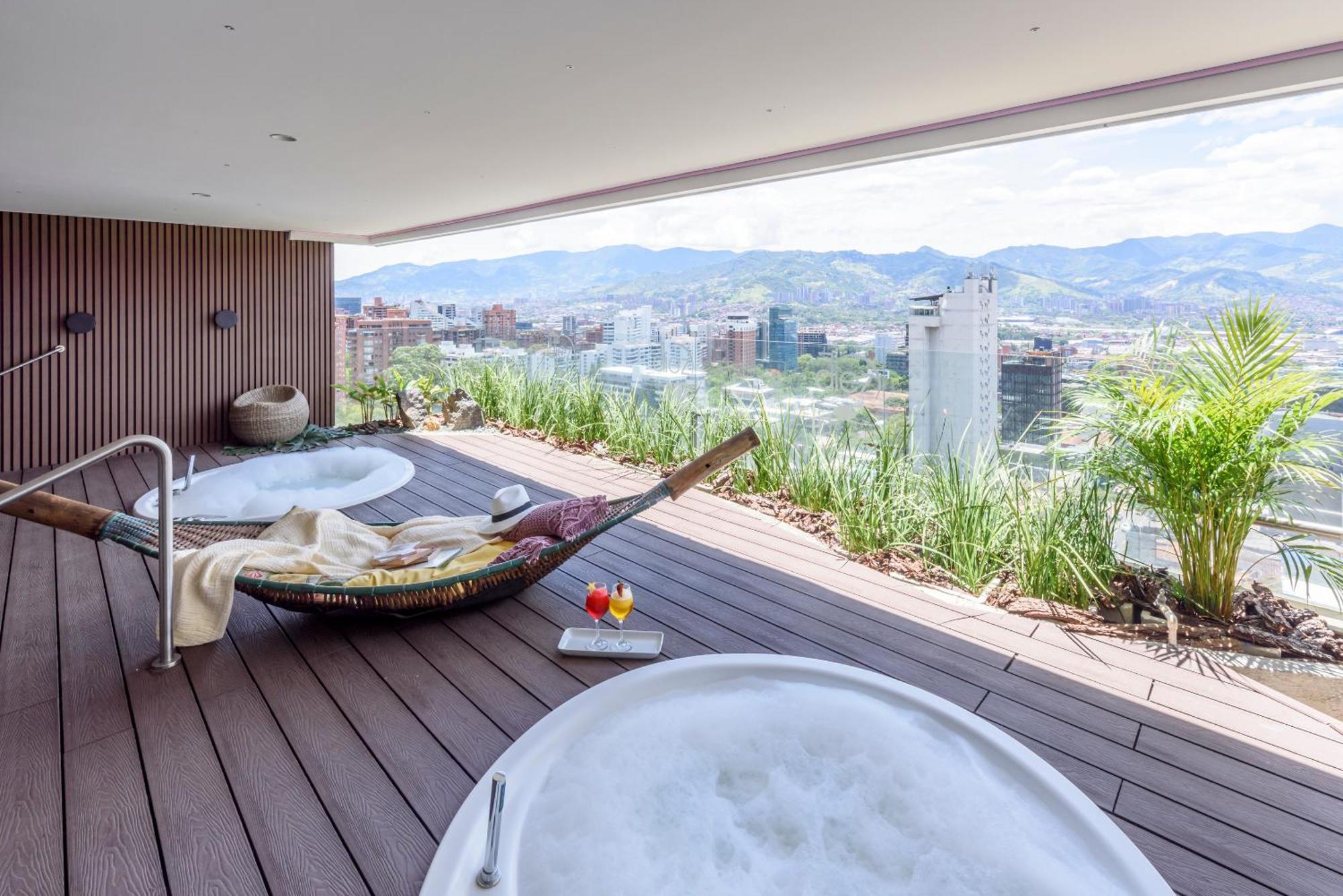 Diez Hotel Categoria Colombia Medellín Eksteriør billede