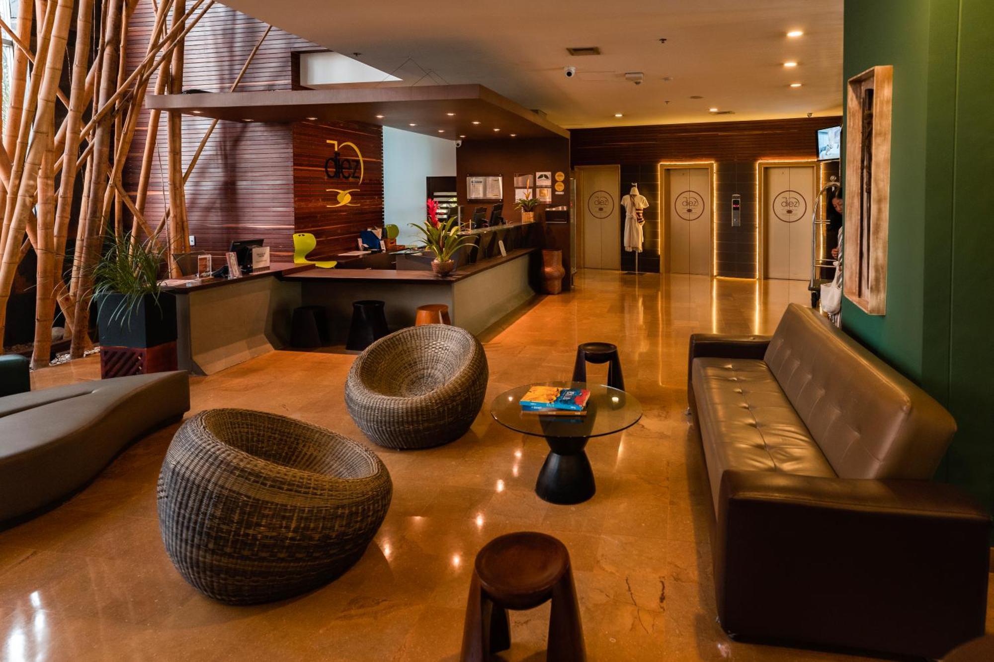Diez Hotel Categoria Colombia Medellín Eksteriør billede Lobby